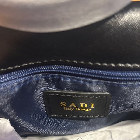 Sadi Elegant Black Quilted Handbag 2way bag - Picture 5 of 12